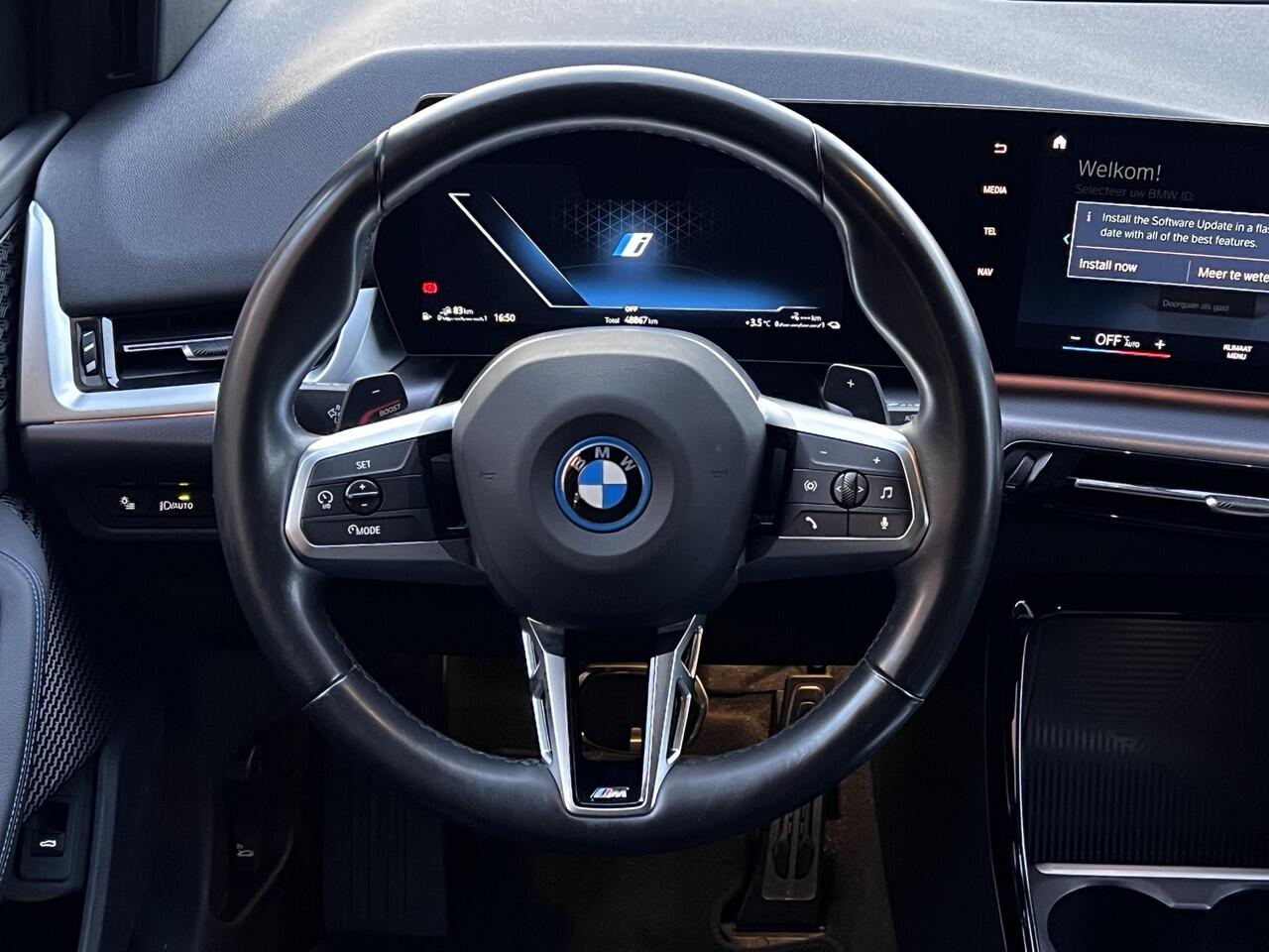 BMW 2-SERIE Active Tourer 225e xDrive M-Sport PHEV Automaat / Goed onderhouden / Navigatie / Camera / Apple Carplay Android / M Sportstoelen en stuur / Schakel-flippers /18" LM wielen /
