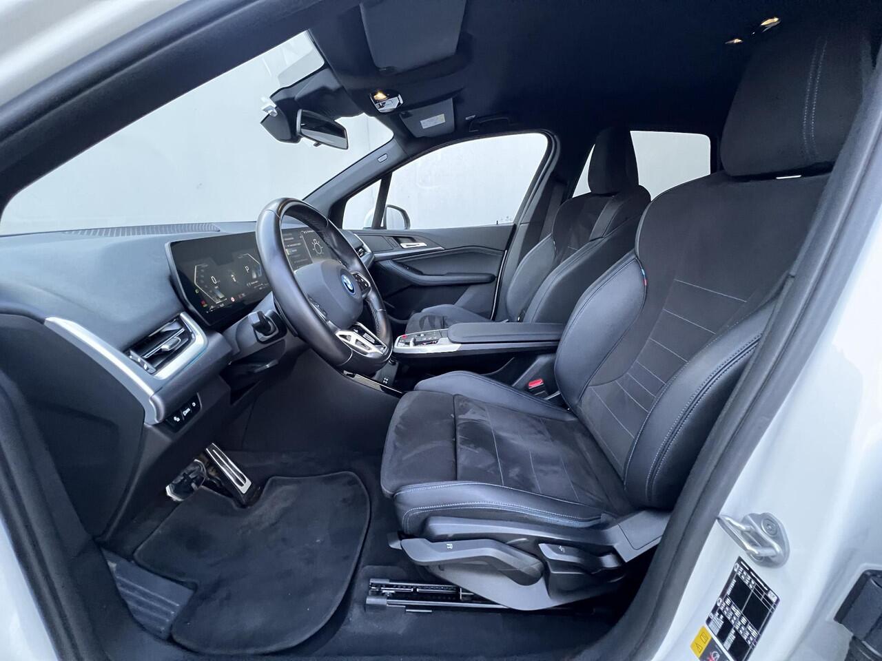 BMW 2-SERIE Active Tourer 225e xDrive M-Sport PHEV Automaat / Goed onderhouden / Navigatie / Camera / Apple Carplay Android / M Sportstoelen en stuur / Schakel-flippers /18" LM wielen /