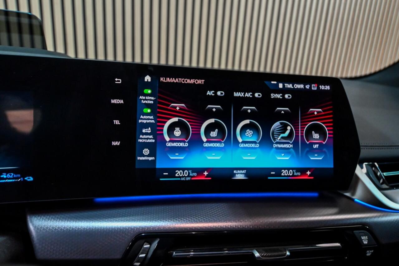 BMW 2-SERIE Active Tourer 225e xDrive | HUD | PANO | HARMAN KARDON | STOELVERWARMING | MAS