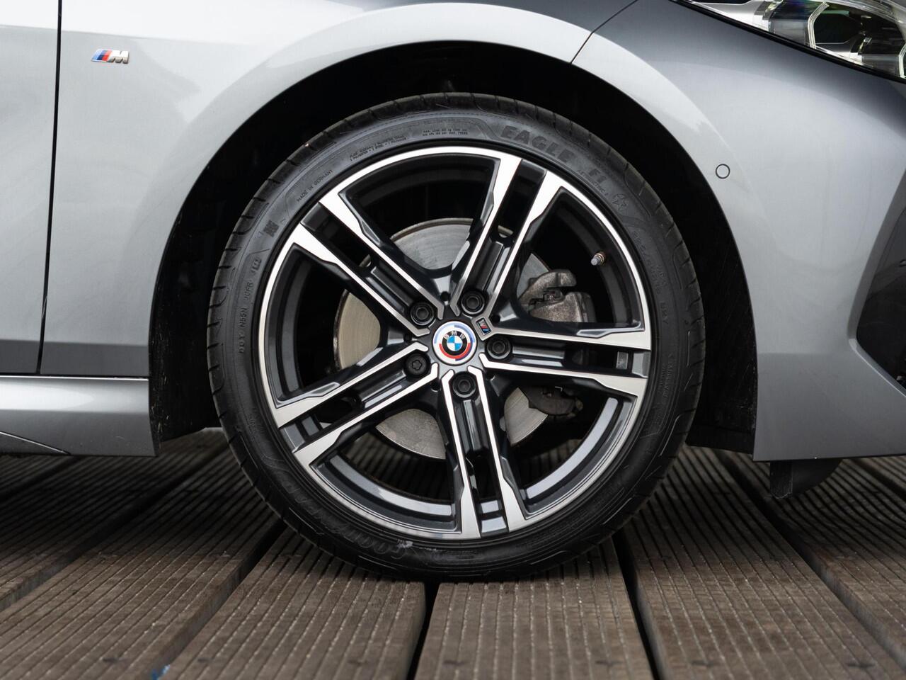 BMW 2-SERIE Gran Coupé 218i | Executive | M Sport | Cruise Control | Achteruitrijcamera | Sportstoelen | PDC | 18''