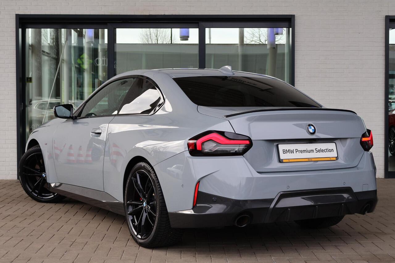 BMW 2-SERIE Coupé 220i High Executive | M Sport | Harman Kardon | Stuurwiel Verwarmd | Parking Pack