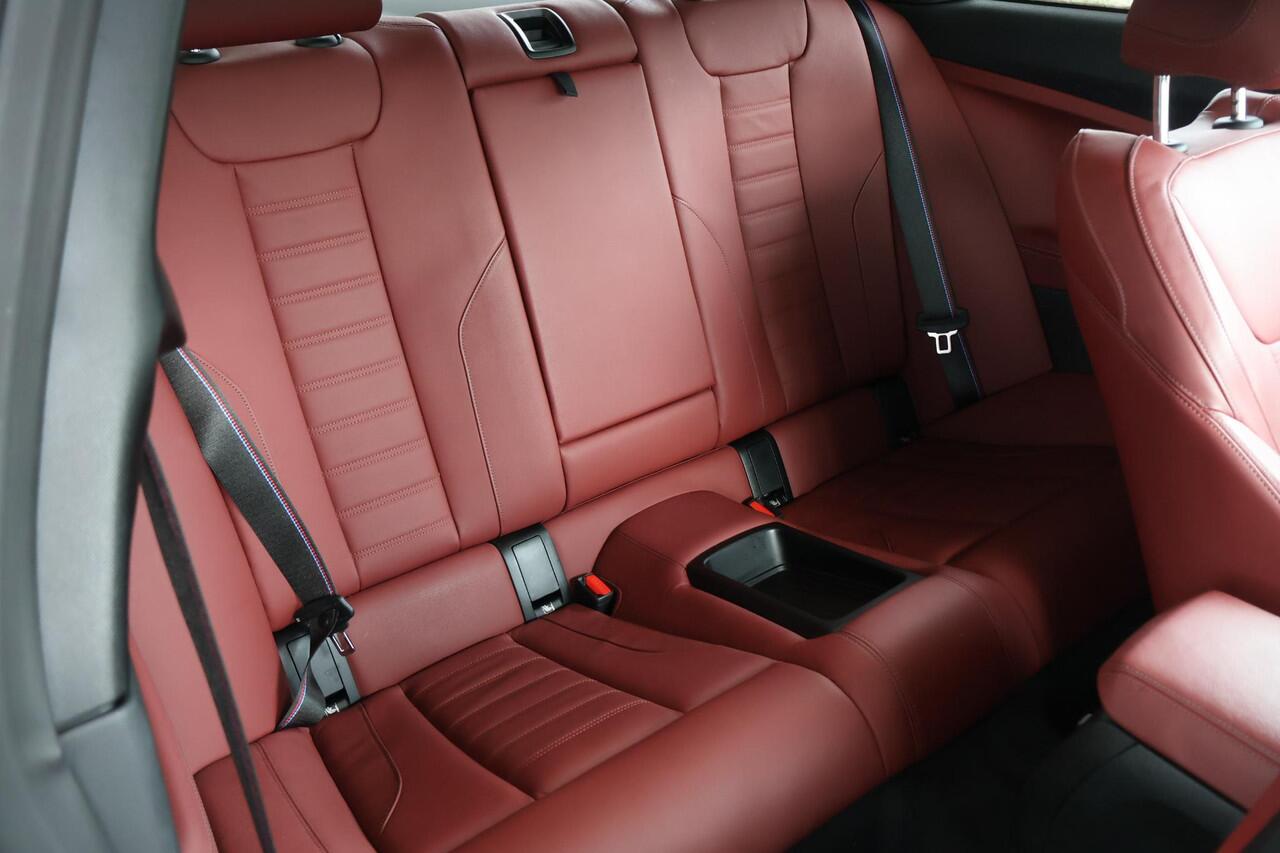 BMW 2-SERIE Coupé 220i High Executive | M Sport | Harman Kardon | Stuurwiel Verwarmd | Parking Pack