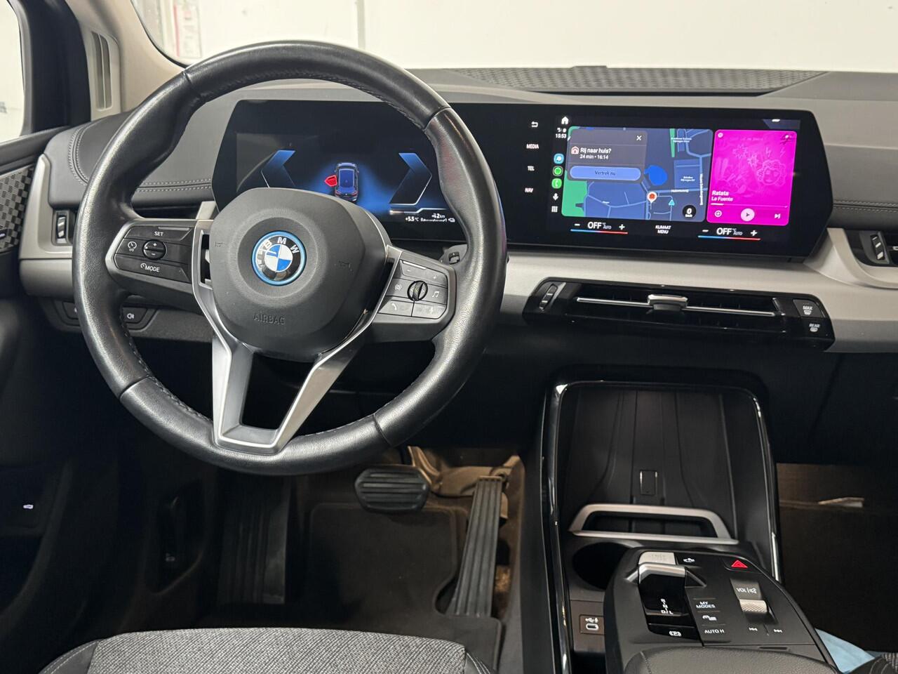 BMW 2-SERIE Active Tourer 225e xDrive | Navigatie | Achteruitrijcamera | Harman / Kardon | BMW LED |