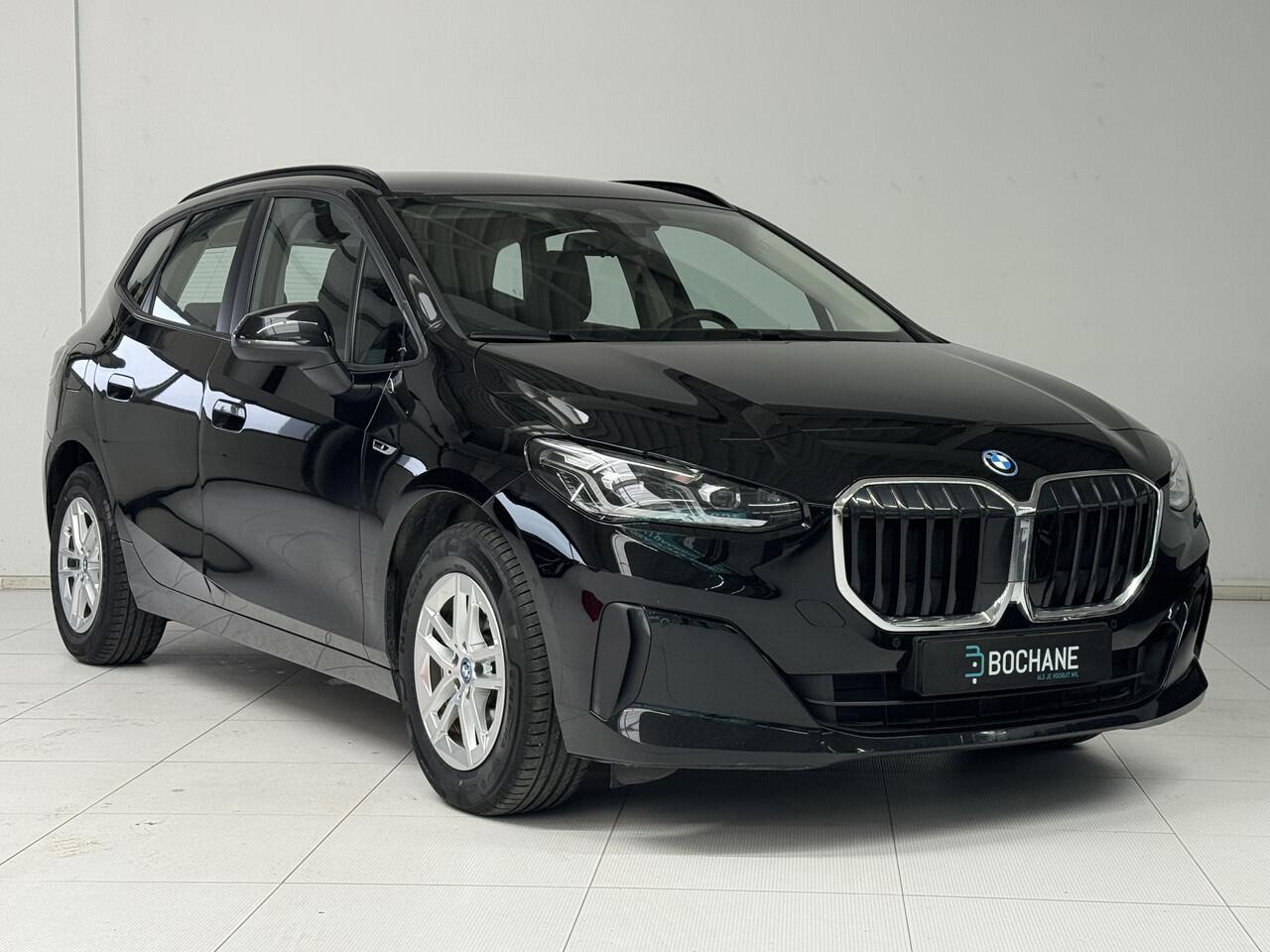 BMW 2-SERIE Active Tourer 225e xDrive | Navigatie | Achteruitrijcamera | Harman / Kardon | BMW LED |