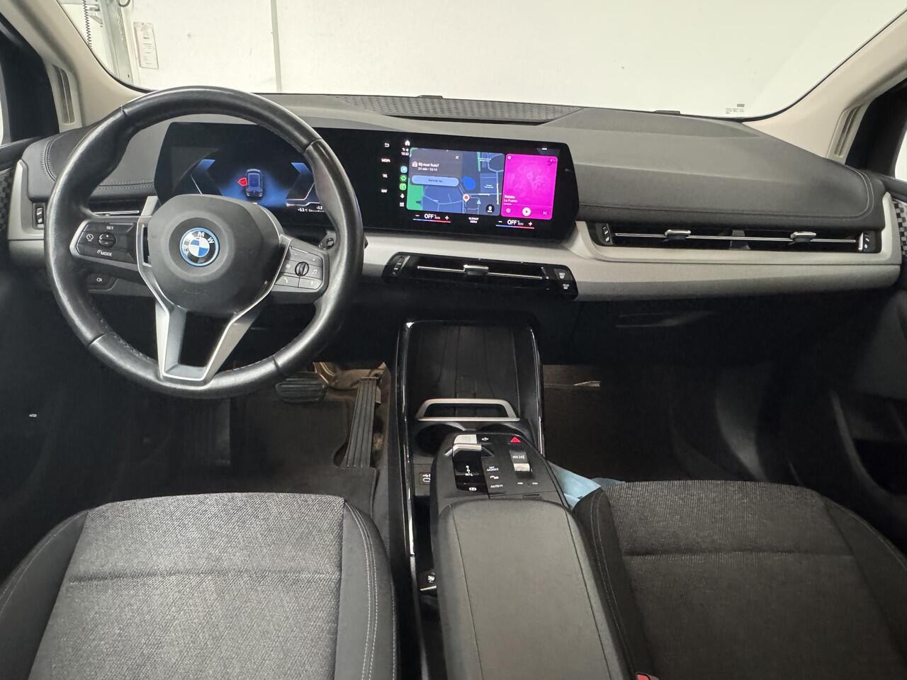BMW 2-SERIE Active Tourer 225e xDrive | Navigatie | Achteruitrijcamera | Harman / Kardon | BMW LED |