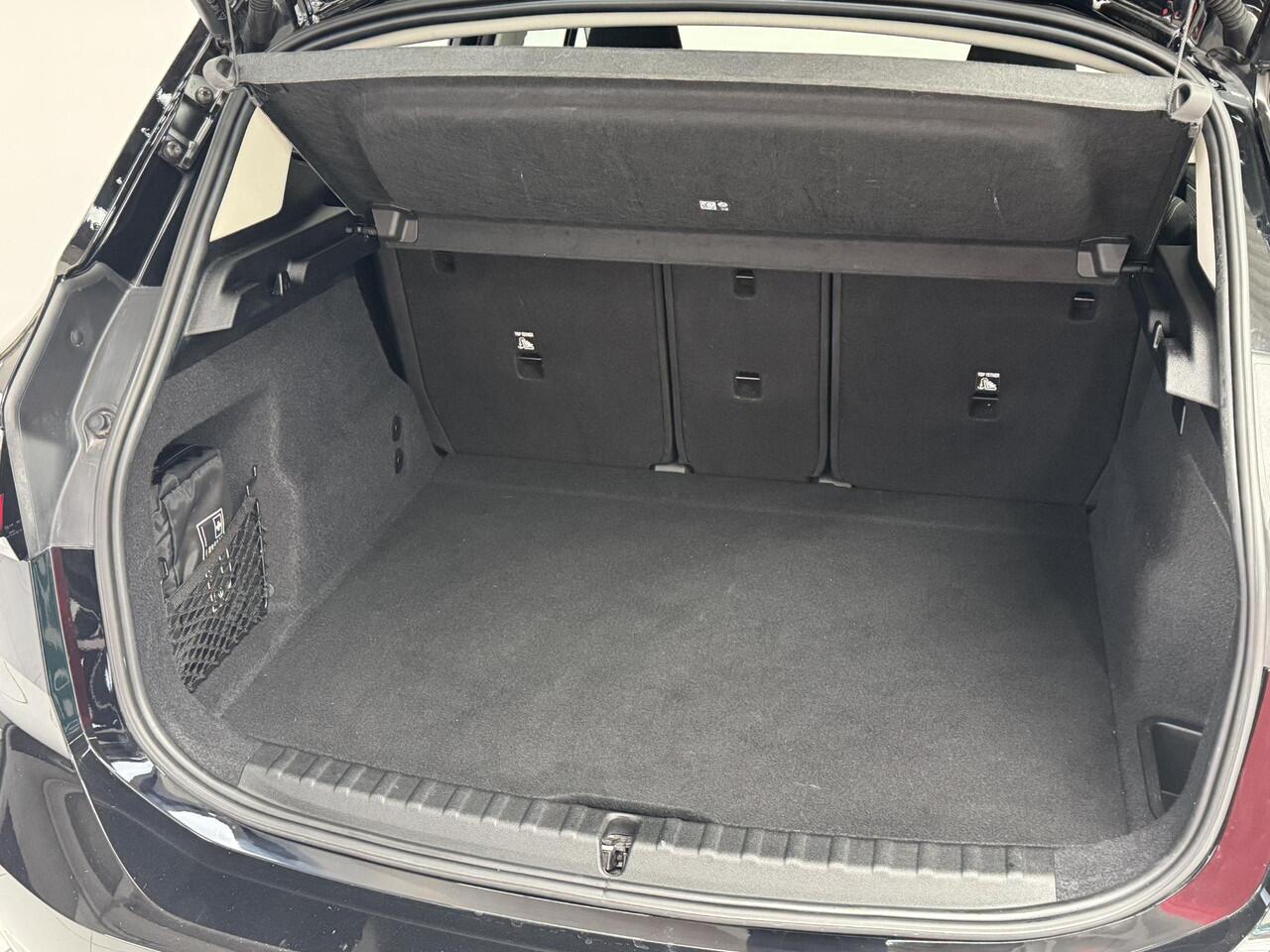 BMW 2-SERIE Active Tourer 225e xDrive | Navigatie | Achteruitrijcamera | Harman / Kardon | BMW LED |