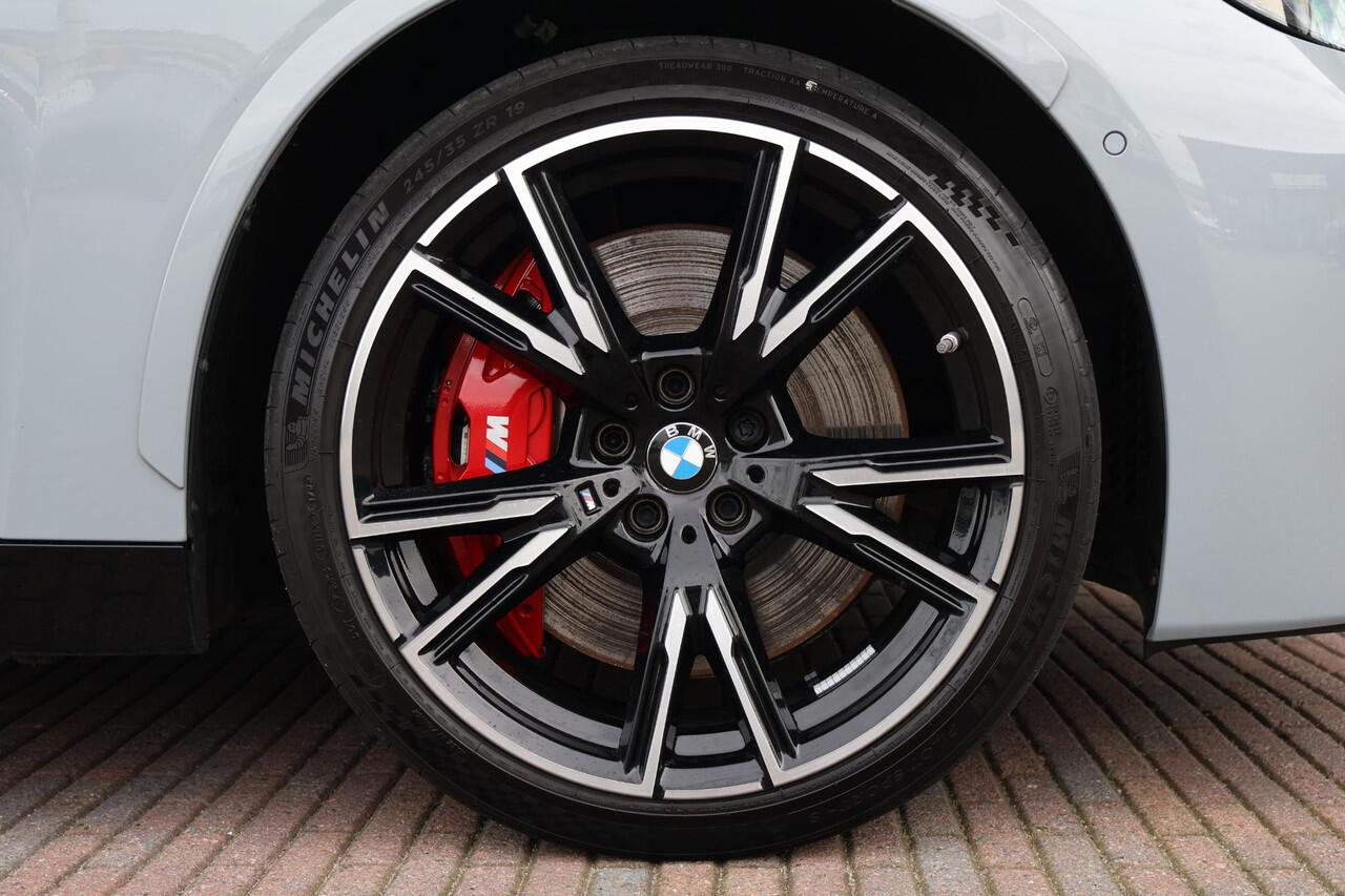 BMW 2-SERIE Coupé M240i xDrive Coupé / M-Sportpakket Pro / Comfort Access / Parking Assistent Plus / Stoelverwarming / Stuurwiel verwarming / 19'' LM /