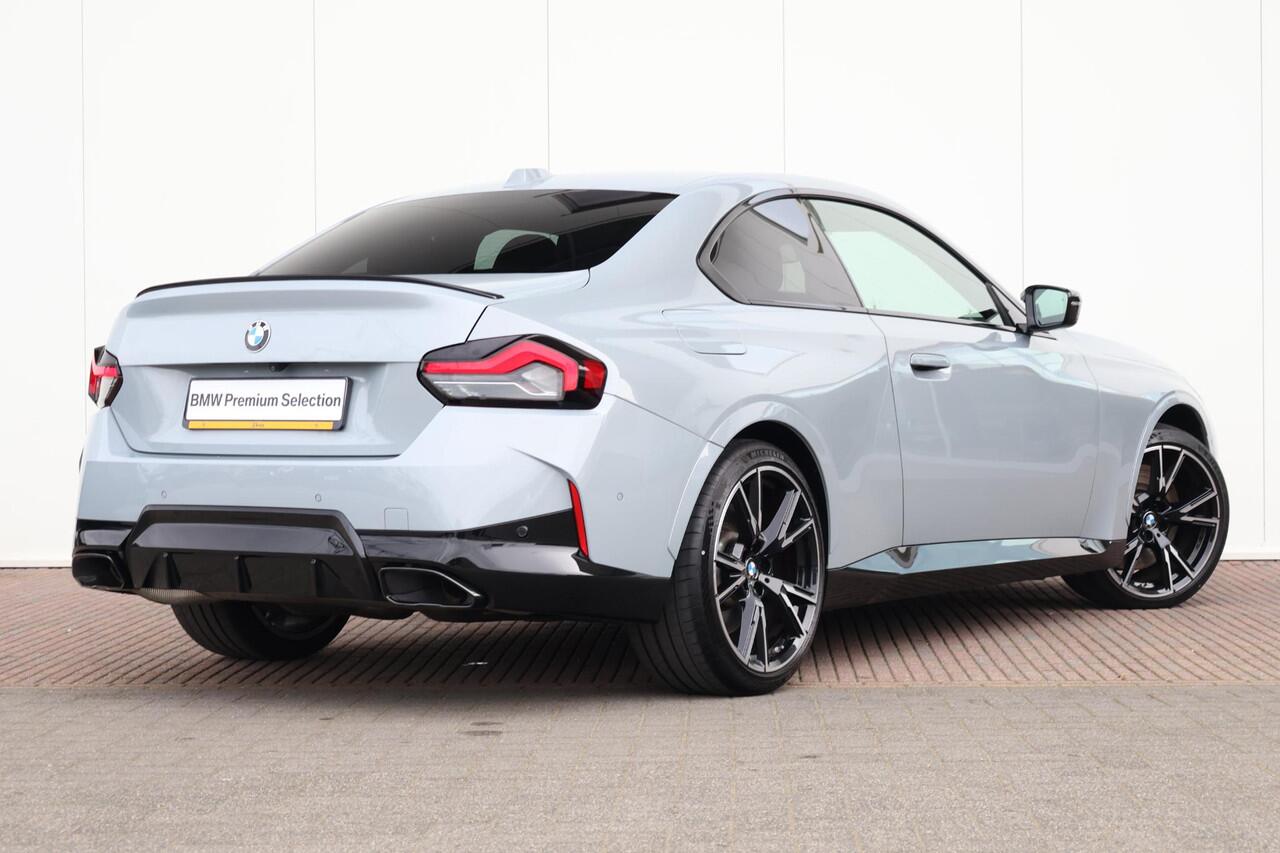 BMW 2-SERIE Coupé M240i xDrive Coupé / M-Sportpakket Pro / Comfort Access / Parking Assistent Plus / Stoelverwarming / Stuurwiel verwarming / 19'' LM /