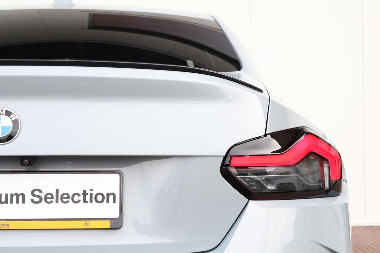 BMW 2-SERIE Coupé M240i xDrive Coupé / M-Sportpakket Pro / Comfort Access / Parking Assistent Plus / Stoelverwarming / Stuurwiel verwarming / 19'' LM /
