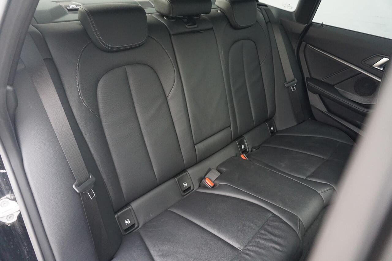 BMW 2-SERIE Gran Coupé 218i M Sport | Schuif-kanteldak / HIFI / Sportstoelen / 18 Inch