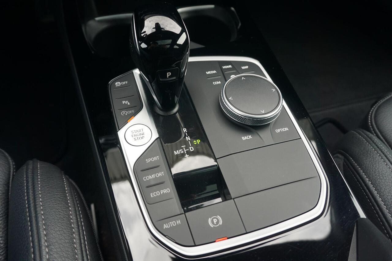 BMW 2-SERIE Gran Coupé 218i M Sport | Schuif-kanteldak / HIFI / Sportstoelen / 18 Inch