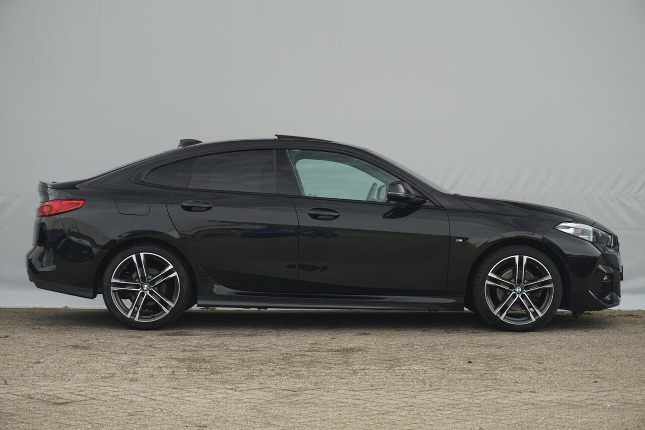BMW 2-SERIE Gran Coupé 218i M Sport | Schuif-kanteldak / HIFI / Sportstoelen / 18 Inch