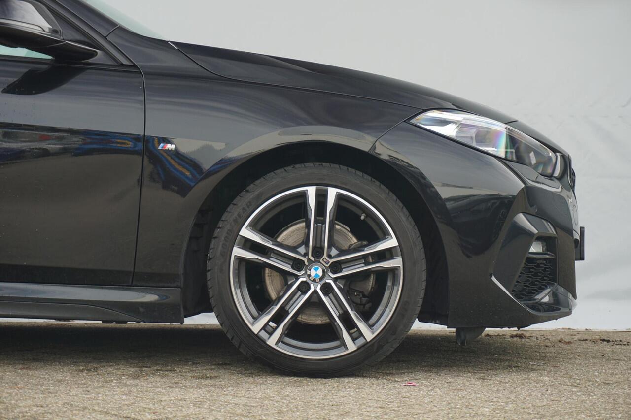 BMW 2-SERIE Gran Coupé 218i M Sport | Schuif-kanteldak / HIFI / Sportstoelen / 18 Inch