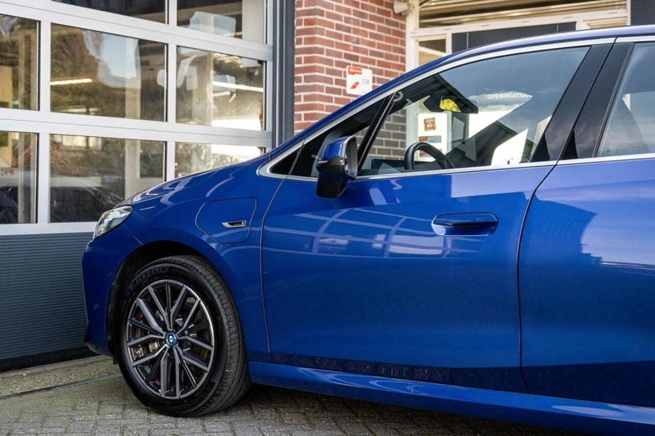BMW 2-SERIE 225e xDrive M sport | Camera | Keyless | Adapt. Led | Sport Seats | 18 Inch |