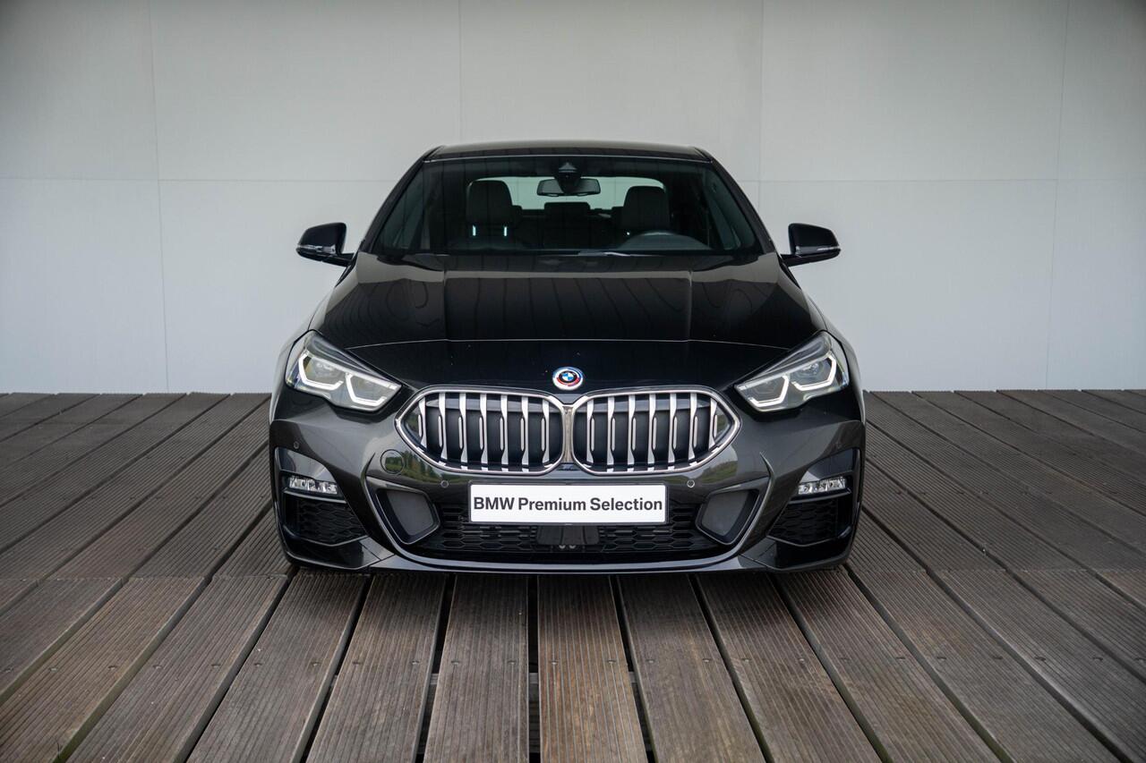 BMW 2-SERIE Gran Coupé 218i Model M Sport / 50 Jahre Uitvoering / Sportstoelen voor / Elektrisch verwarmde voorstoelen / HiFi audio / Parking Assistant