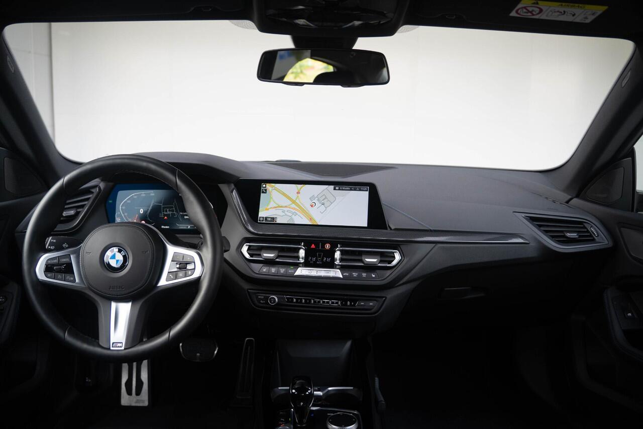 BMW 2-SERIE Gran Coupé 218i Model M Sport / 50 Jahre Uitvoering / Sportstoelen voor / Elektrisch verwarmde voorstoelen / HiFi audio / Parking Assistant