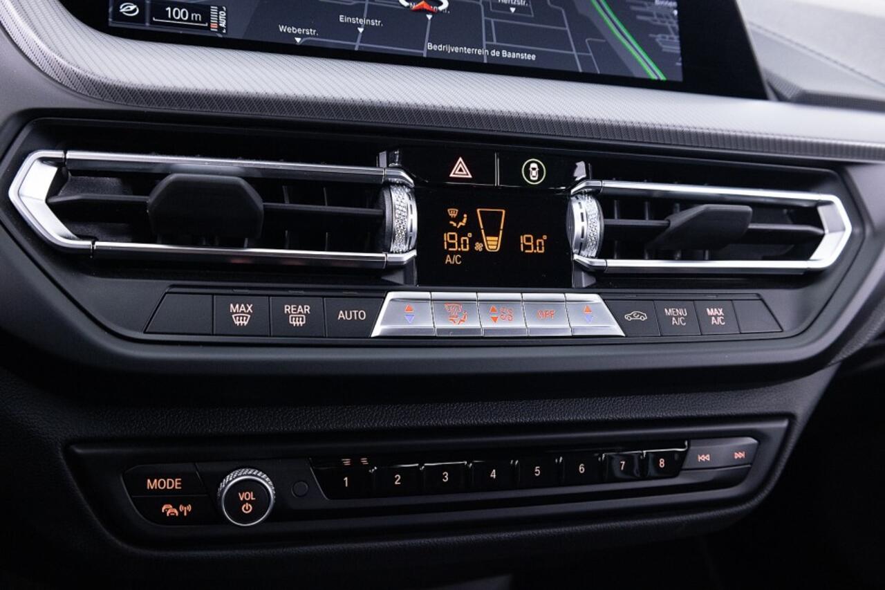 BMW 2-SERIE 218 Gran Coupé i | Full LED | Sportstoelen | NAVI | PDC
