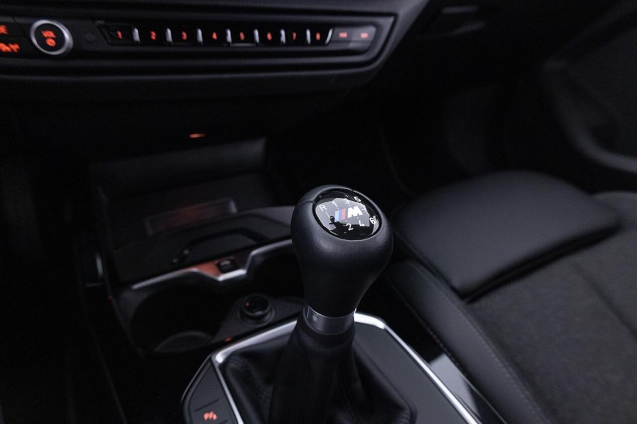 BMW 2-SERIE 218 Gran Coupé i | Full LED | Sportstoelen | NAVI | PDC