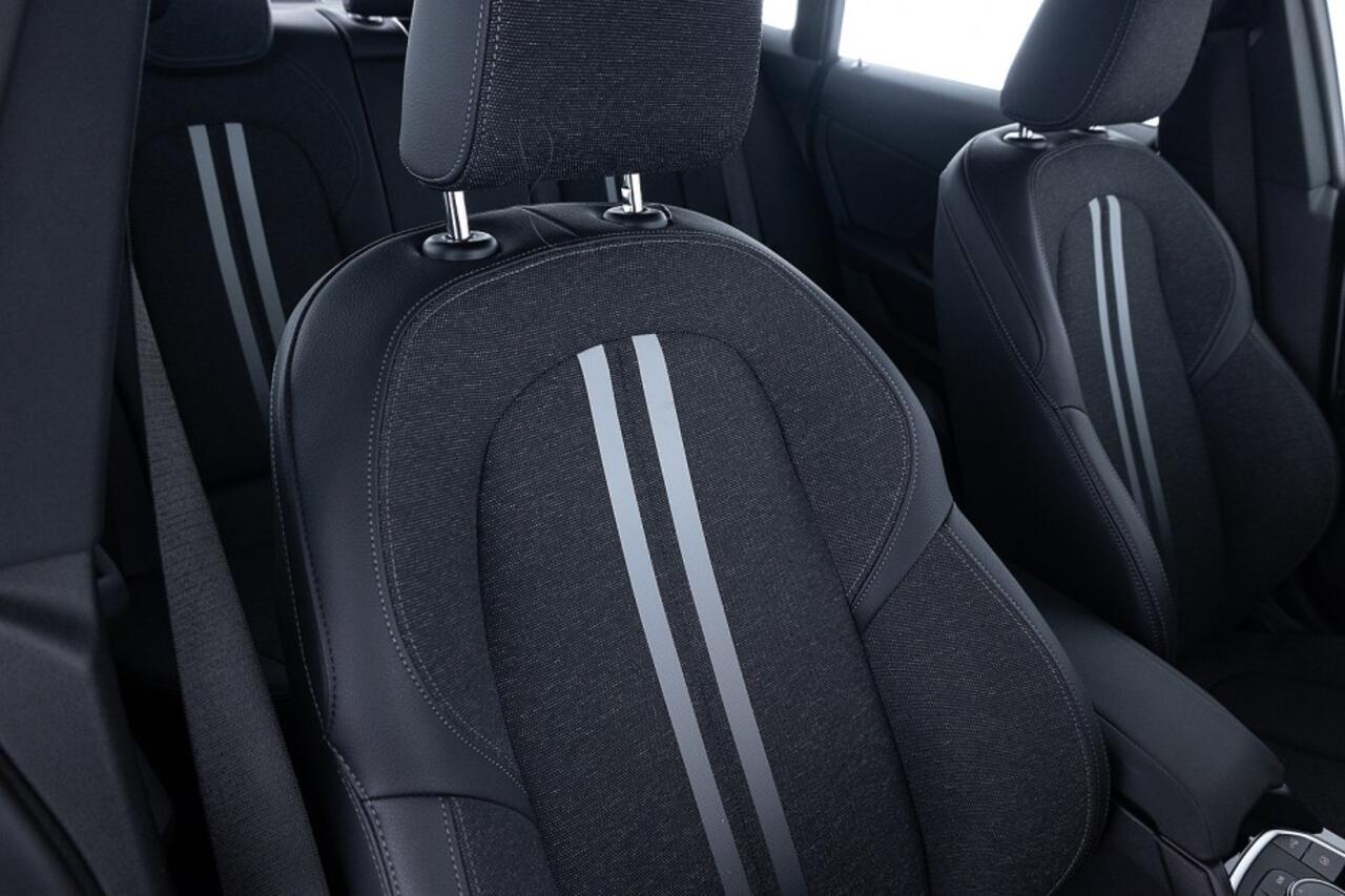 BMW 2-SERIE 218 Gran Coupé i | Full LED | Sportstoelen | NAVI | PDC