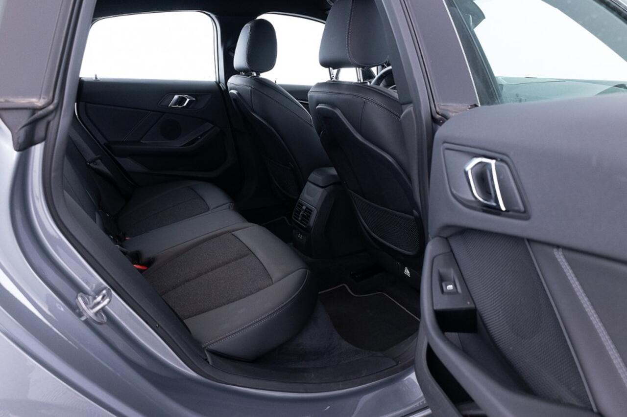 BMW 2-SERIE 218 Gran Coupé i | Full LED | Sportstoelen | NAVI | PDC