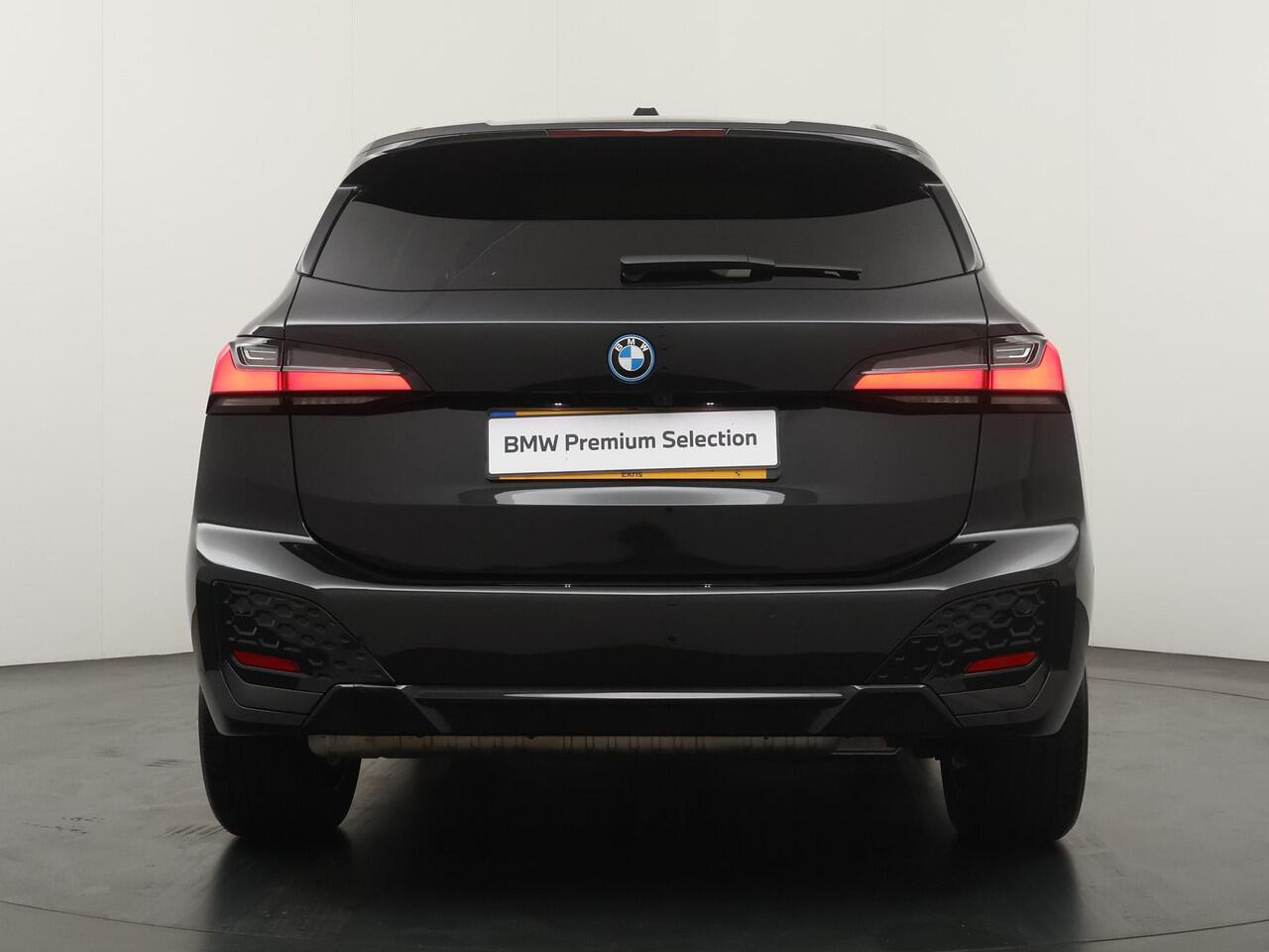 BMW 2-SERIE Active Tourer 225e xDrive | M-Sportpakket | Head-Up | Panoramadak | Stoelverwarming |