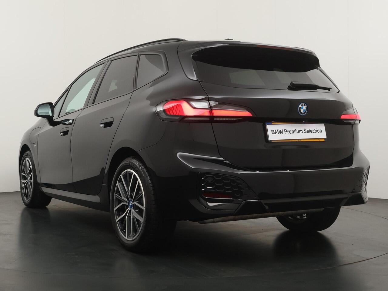 BMW 2-SERIE Active Tourer 225e xDrive | M-Sportpakket | Head-Up | Panoramadak | Stoelverwarming |