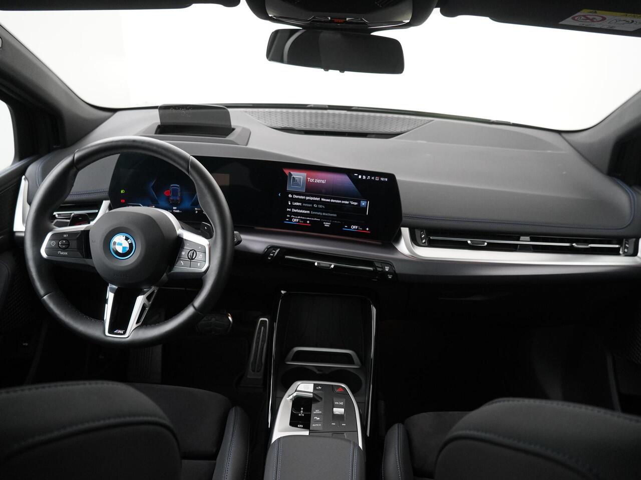 BMW 2-SERIE Active Tourer 225e xDrive | M-Sportpakket | Head-Up | Panoramadak | Stoelverwarming |