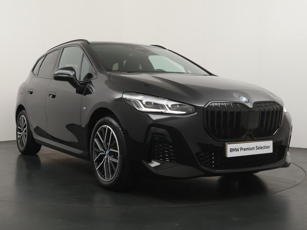 BMW 2-SERIE Active Tourer 225e xDrive | M-Sportpakket | Head-Up | Panoramadak | Stoelverwarming |
