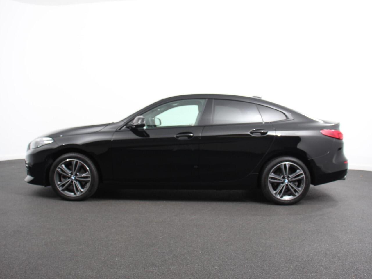 BMW 2-SERIE Gran Coupé 218i Automaat Introduction Edition | Panorama dak | Camera | Navigatie | Lichtmetalen velgen | Parkeer sensoren | Climate Control