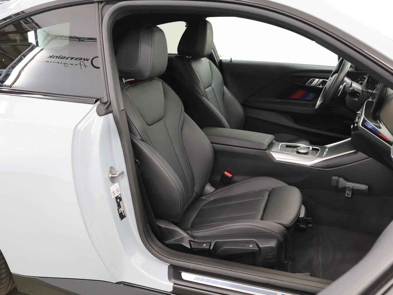 BMW 2-SERIE Coupé 218i | M-Sport | Live Dashboard Plus | Apple Carplay/Android Auto | NL auto | Cruise control adaptief | 19'' LMV | Stoelverwarming | Sportstoelen |