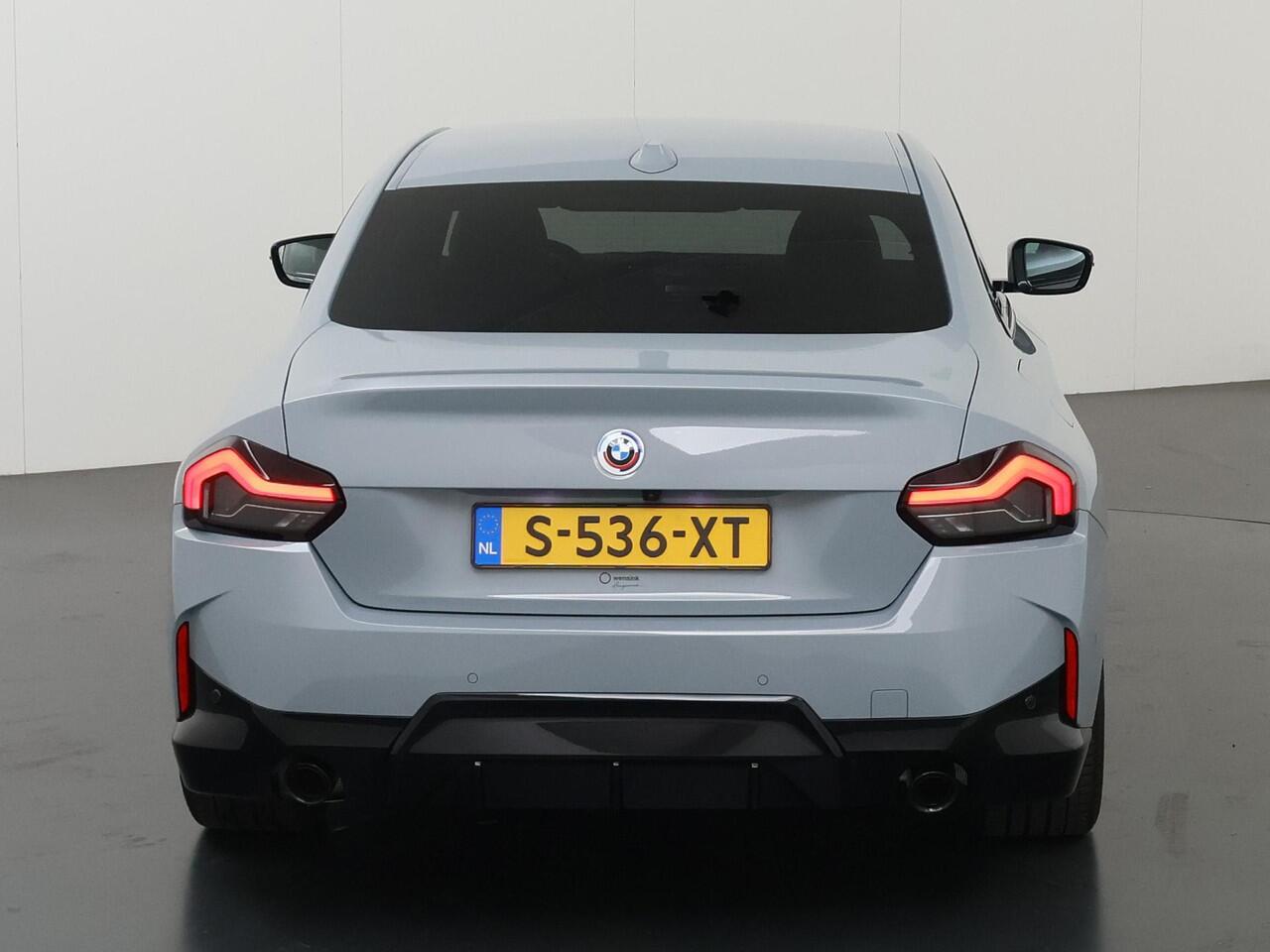 BMW 2-SERIE Coupé 218i | M-Sport | Live Dashboard Plus | Apple Carplay/Android Auto | NL auto | Cruise control adaptief | 19'' LMV | Stoelverwarming | Sportstoelen |