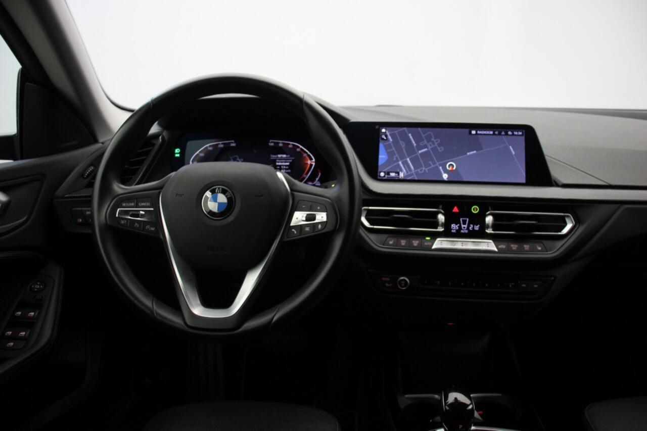 BMW 2-SERIE 220i Automaat 178 PK - Carplay, Digitaal Cockpit, Navi, Leer, Cruise, Stoelverw.