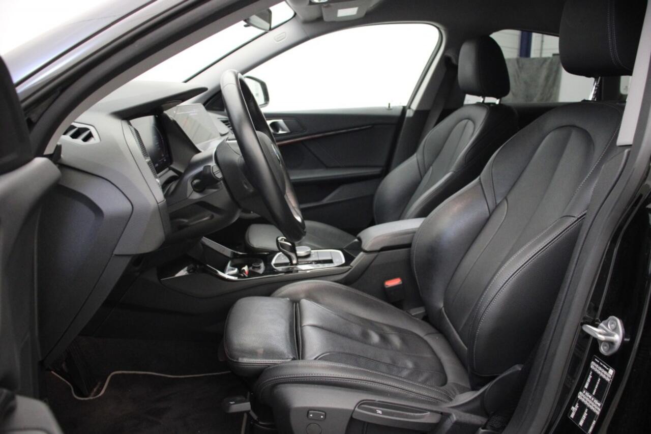 BMW 2-SERIE 220i Automaat 178 PK - Carplay, Digitaal Cockpit, Navi, Leer, Cruise, Stoelverw.