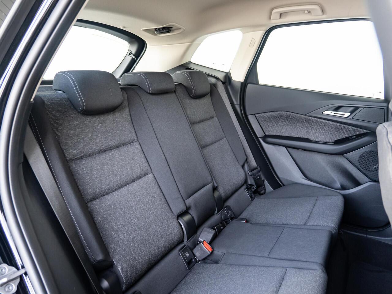 BMW 2-SERIE Active Tourer 218i | Innovation Pack | Parking Assistant Plus | Head-Up Display | Comfort Access | Isofix | 17''