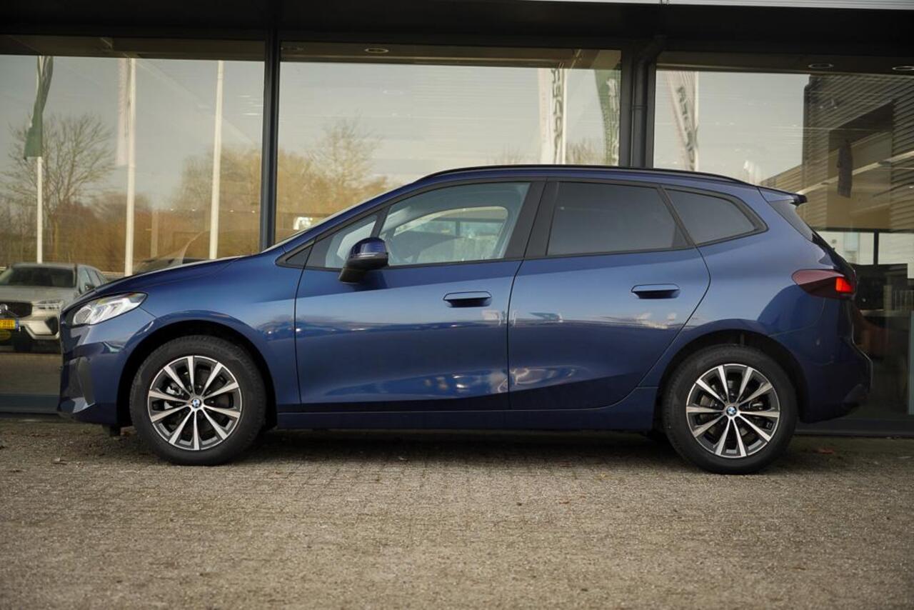 BMW 2-SERIE Active Tourer 220i / Aut / Navi / Trekhaak Elektrisch / Incl BTW