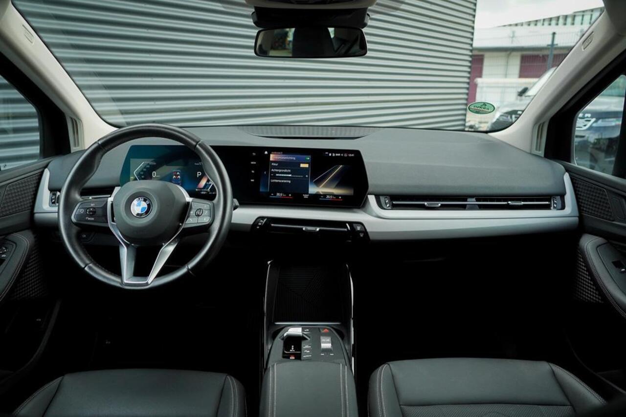 BMW 2-SERIE Active Tourer 220i / Aut / Navi / Trekhaak Elektrisch / Incl BTW