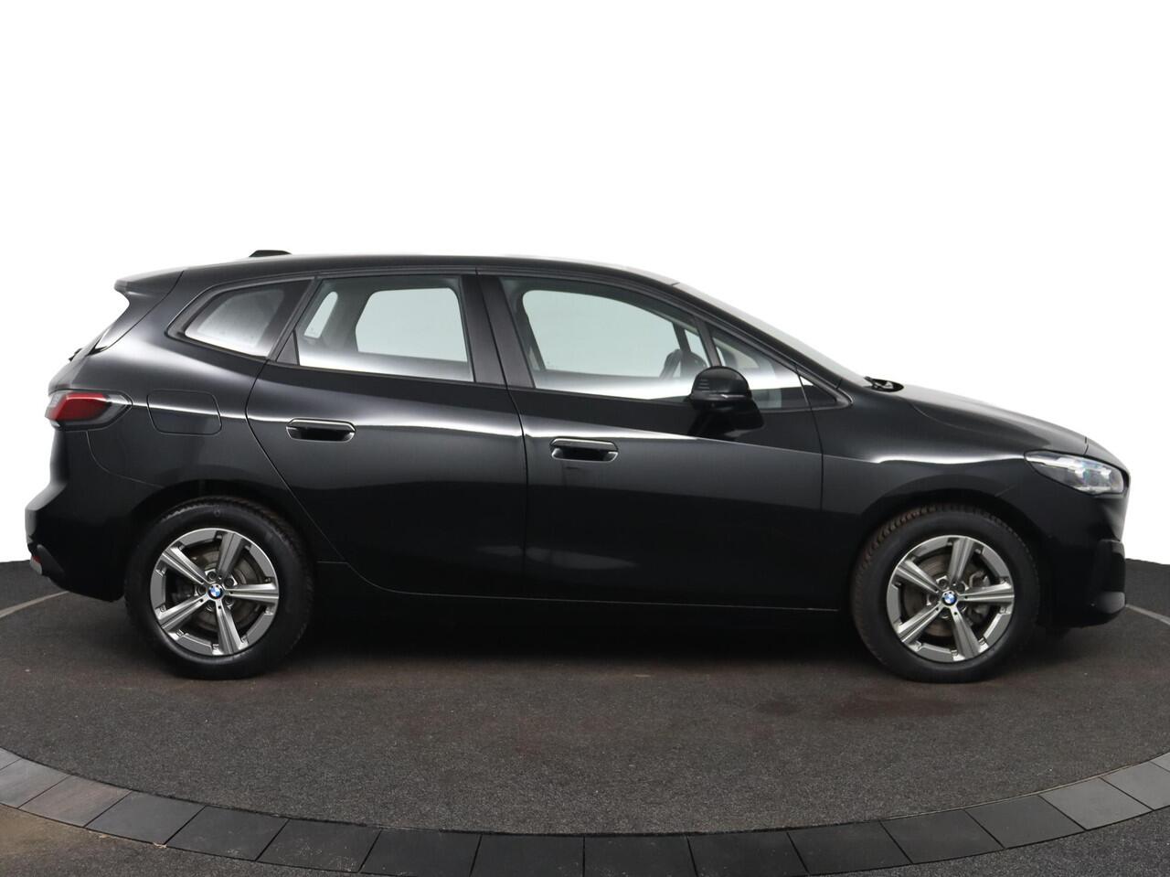 BMW 2-SERIE Active Tourer 218i Head-Up Display | Parking Assistant Plus | Comfort Access | Adaptieve LED koplampen