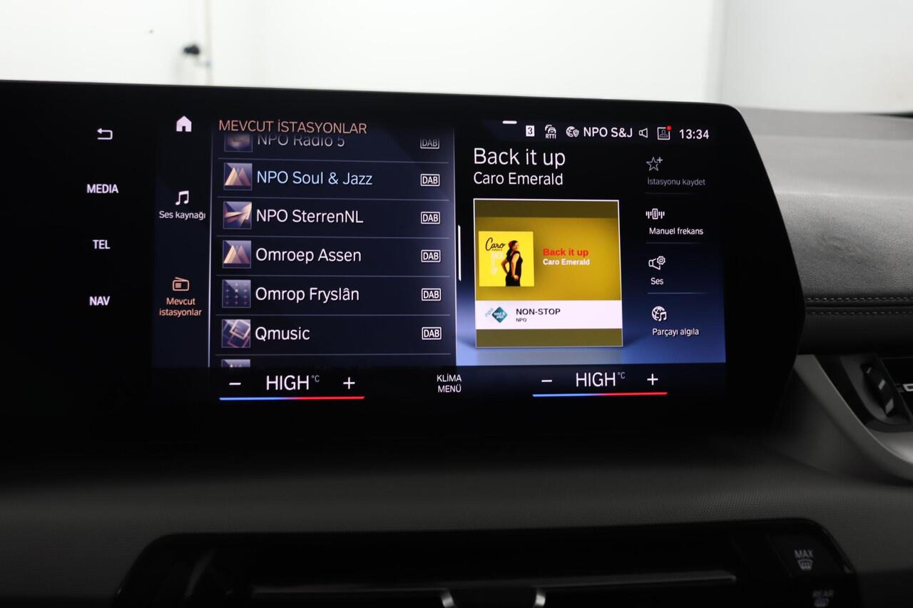 BMW 2-SERIE Active Tourer 218i Head-Up Display | Parking Assistant Plus | Comfort Access | Adaptieve LED koplampen