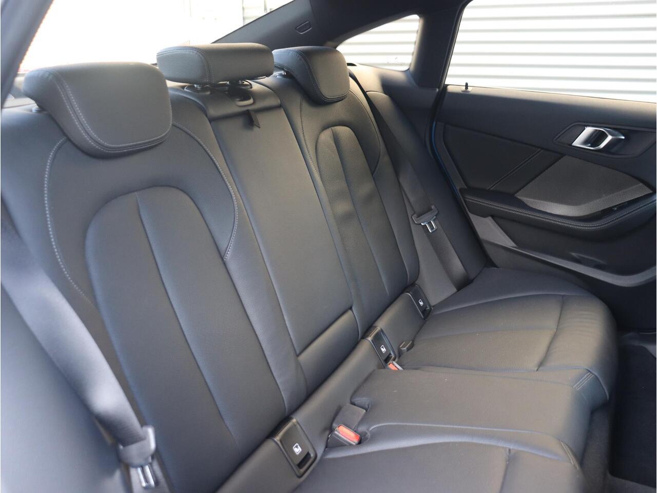 BMW 2-SERIE Gran Coupé 220i | High Executive | M Sportpakket | Driving Assistant | Stoel + Stuurwielverwarming | Adaptive Cruise Control| Getint Glas | Harman Kardon | 18'' LMV