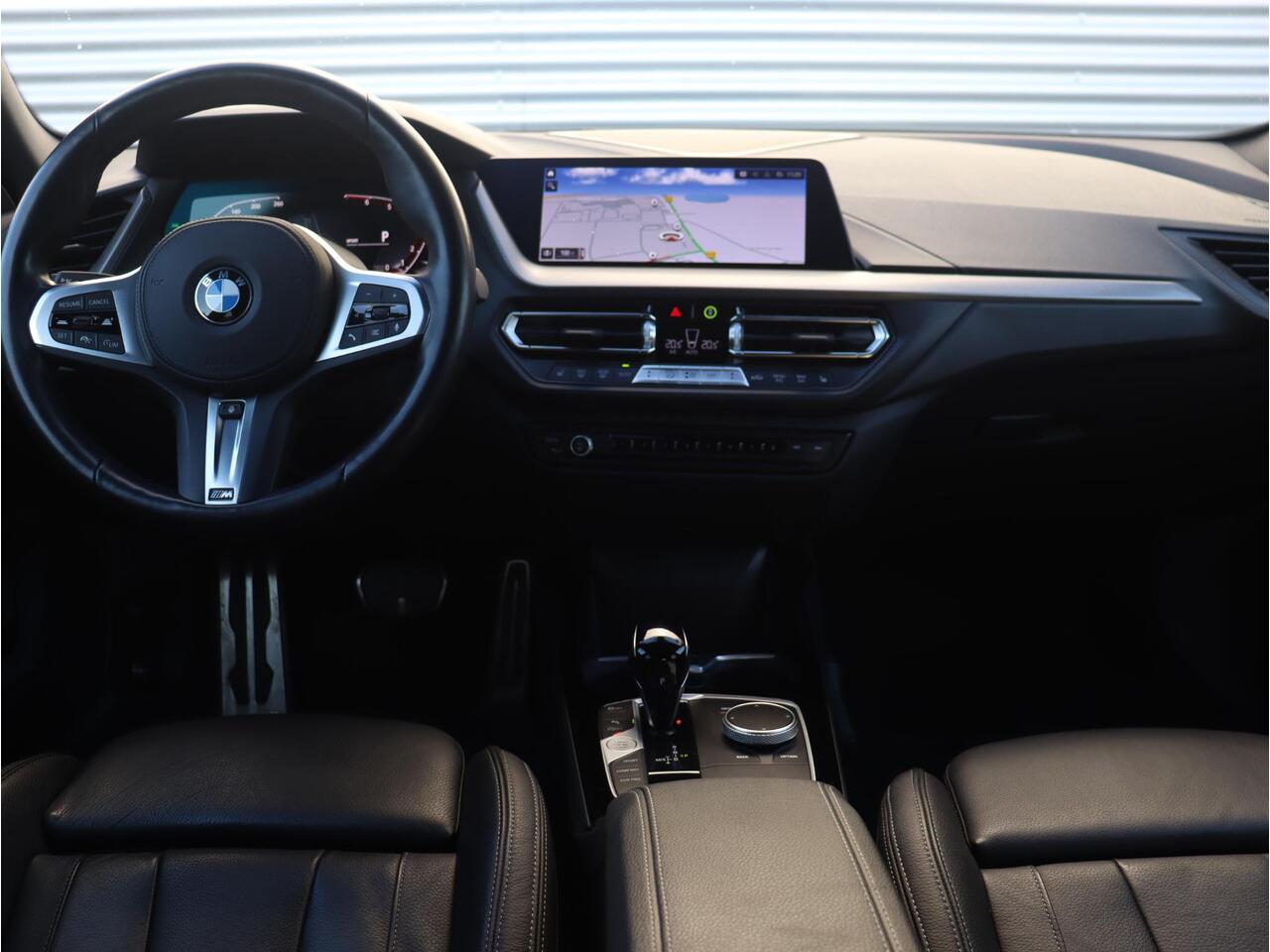 BMW 2-SERIE Gran Coupé 220i | High Executive | M Sportpakket | Driving Assistant | Stoel + Stuurwielverwarming | Adaptive Cruise Control| Getint Glas | Harman Kardon | 18'' LMV