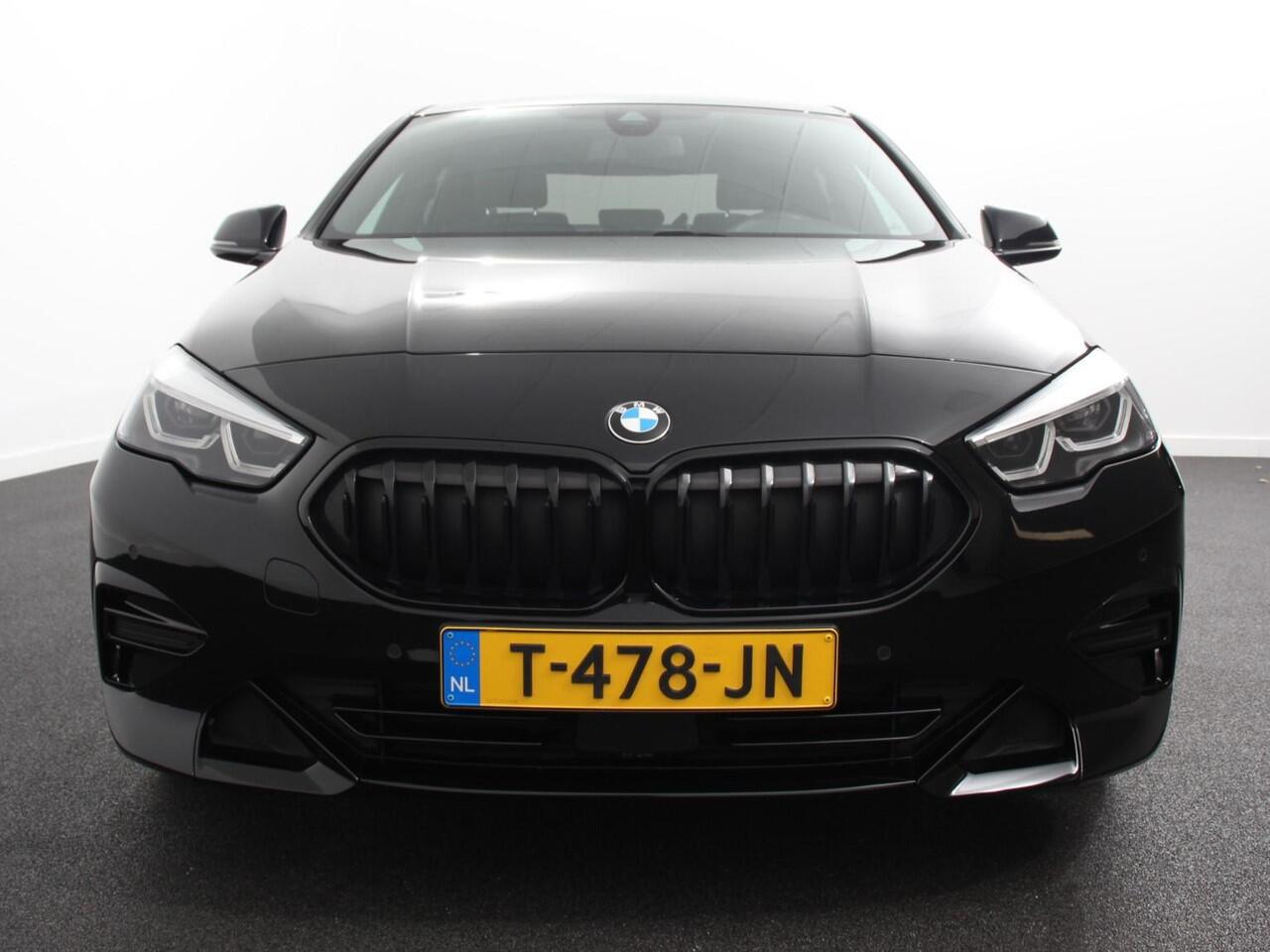 BMW 2-SERIE Gran Coupé 218i Automaat Introduction Edition | Panorama dak | Camera | Navigatie | Lichtmetalen velgen | Parkeer sensoren | Climate Control