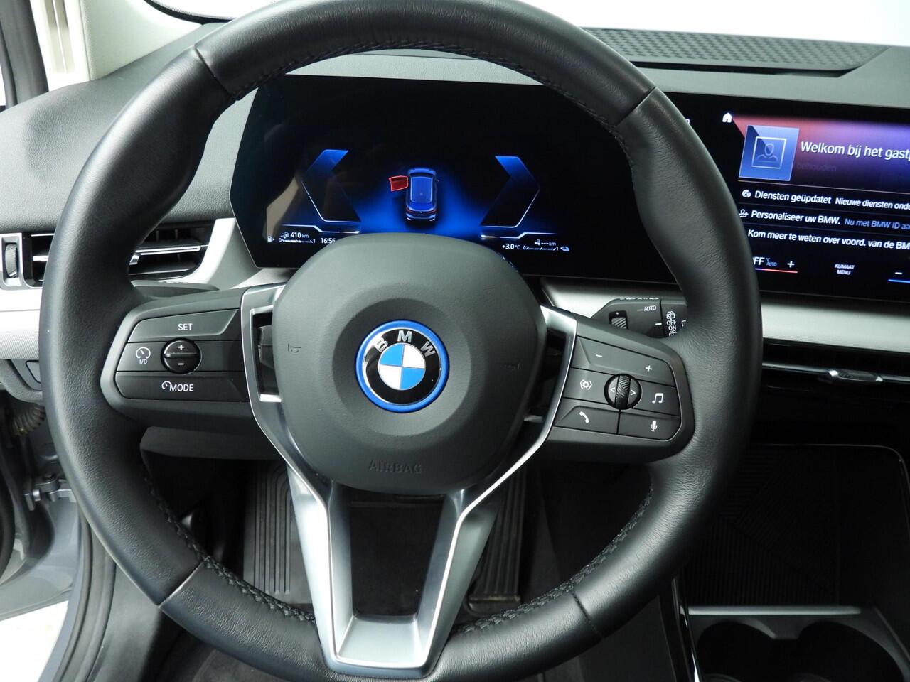 BMW 2-SERIE Active Tourer 225e xDrive | LED | HUD | Sportstoelen | Stoelverwarming | Shadow line | DAB | Alu 17 inch