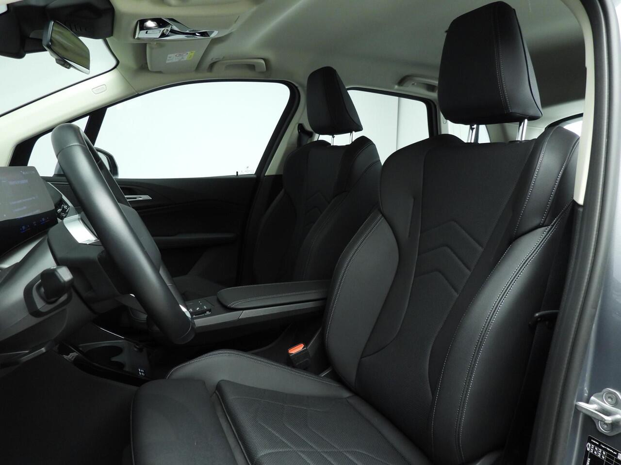BMW 2-SERIE Active Tourer 225e xDrive | LED | HUD | Sportstoelen | Stoelverwarming | Shadow line | DAB | Alu 17 inch
