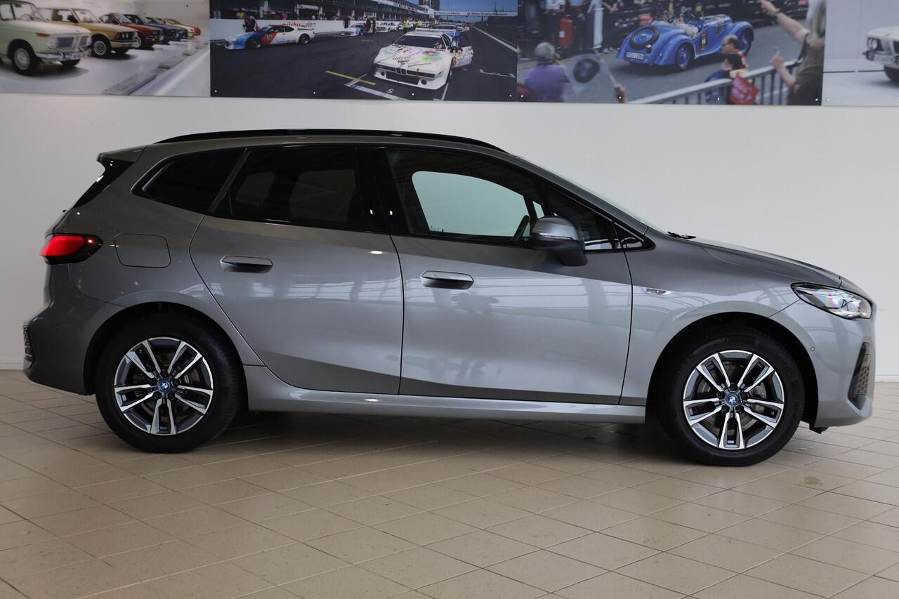 BMW 2-SERIE Active Tourer 225e xDrive M Sportpakket | Elektrische Trekhaak | Comfort Access | Head-Up