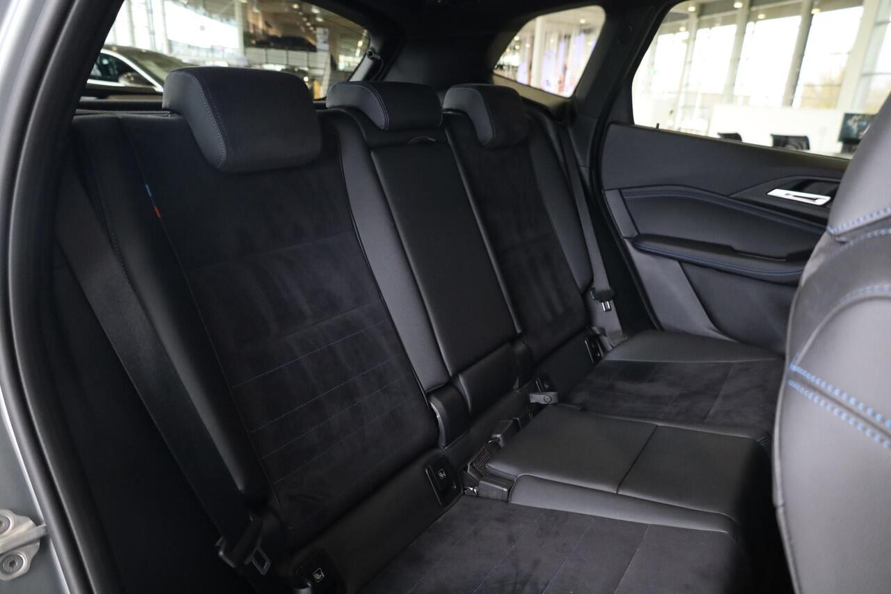 BMW 2-SERIE Active Tourer 225e xDrive M Sportpakket | Elektrische Trekhaak | Comfort Access | Head-Up