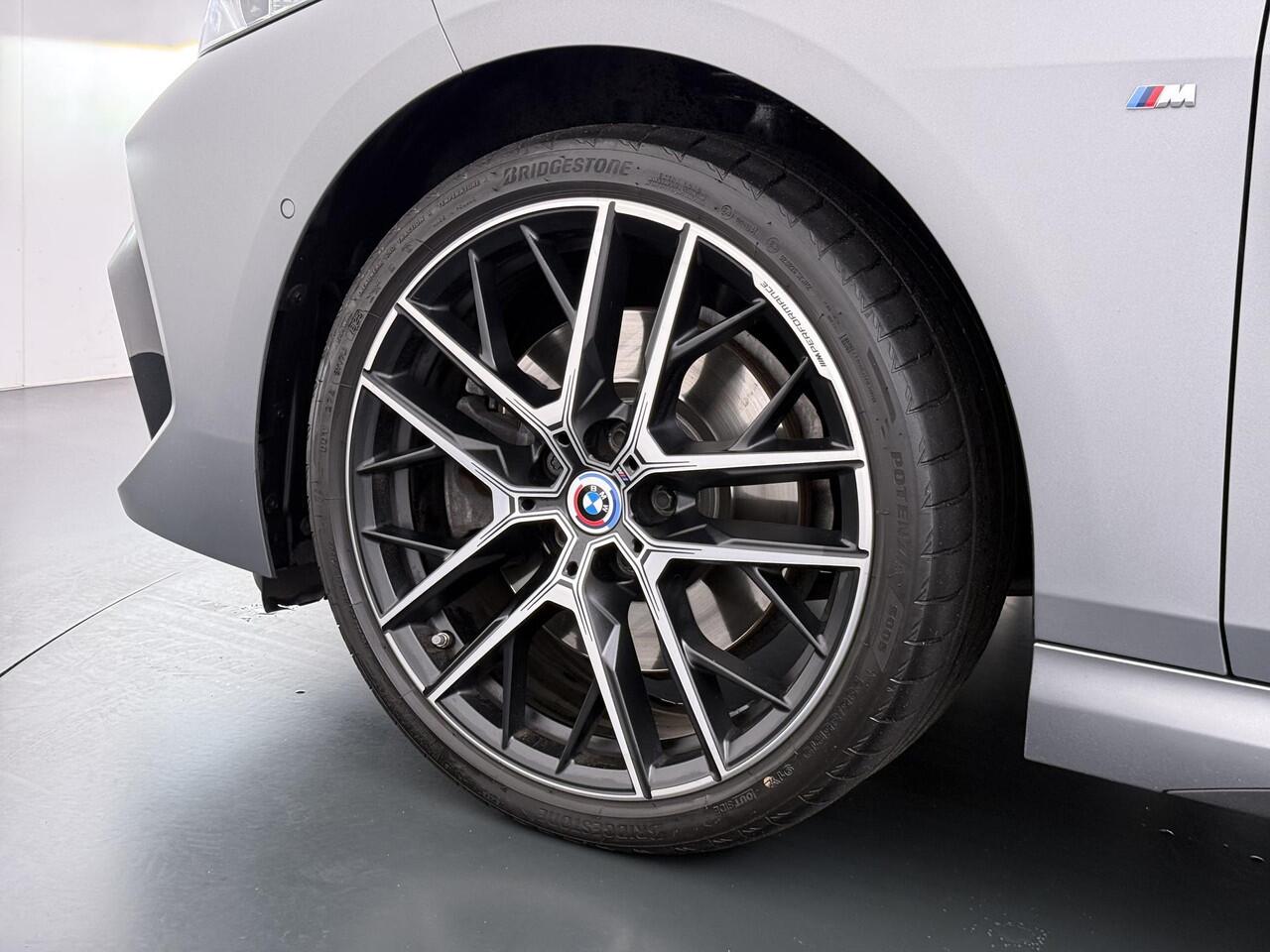 BMW 2-SERIE Gran Coupé 220i | M-SPORT| BOMVOL! | HARMAN KARDON| PANO| FROZEN GREY| STOEL+ STUURVERWARMING| DEALER OH. | ORIGINEEL NEDERLANDS| KUIPSTOELEN| LEER | 19 INCH!