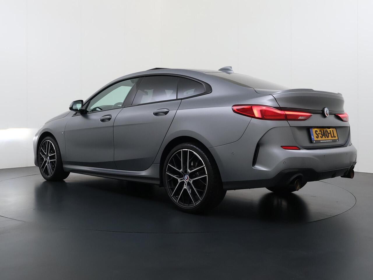 BMW 2-SERIE Gran Coupé 220i | M-SPORT| BOMVOL! | HARMAN KARDON| PANO| FROZEN GREY| STOEL+ STUURVERWARMING| DEALER OH. | ORIGINEEL NEDERLANDS| KUIPSTOELEN| LEER | 19 INCH!
