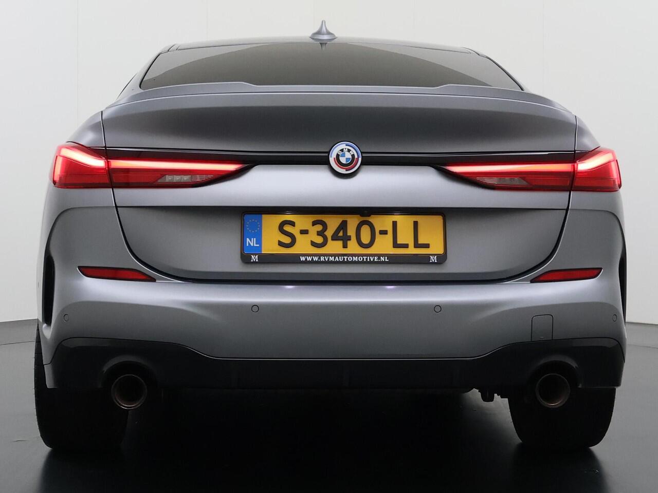 BMW 2-SERIE Gran Coupé 220i | M-SPORT| BOMVOL! | HARMAN KARDON| PANO| FROZEN GREY| STOEL+ STUURVERWARMING| DEALER OH. | ORIGINEEL NEDERLANDS| KUIPSTOELEN| LEER | 19 INCH!