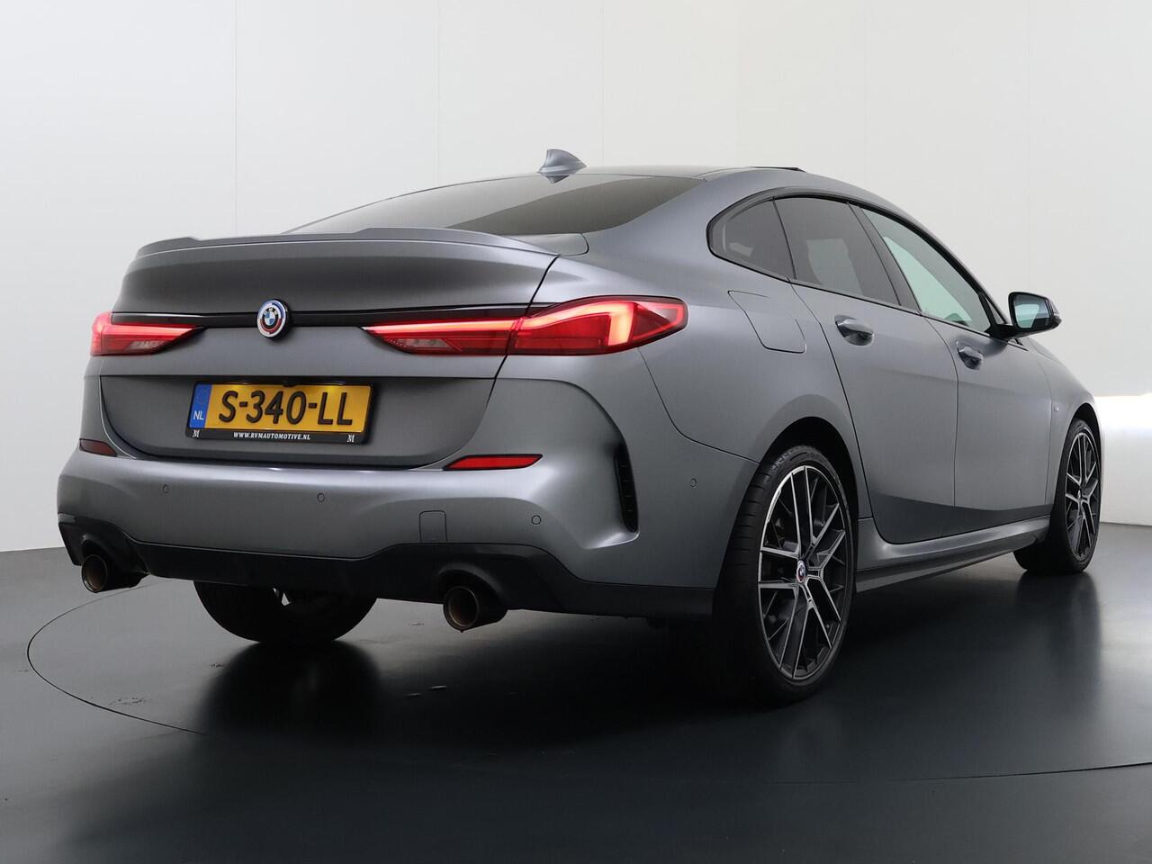 BMW 2-SERIE Gran Coupé 220i | M-SPORT| BOMVOL! | HARMAN KARDON| PANO| FROZEN GREY| STOEL+ STUURVERWARMING| DEALER OH. | ORIGINEEL NEDERLANDS| KUIPSTOELEN| LEER | 19 INCH!