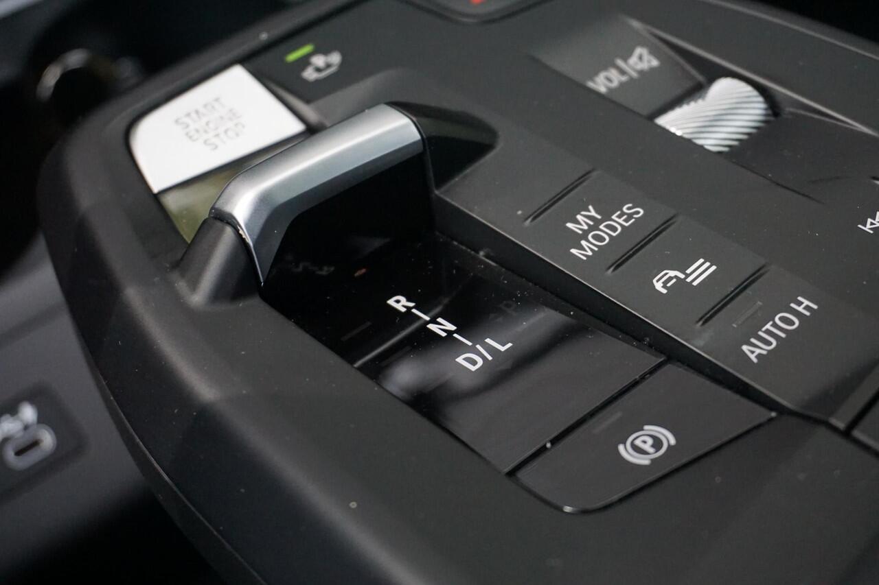 BMW 2-SERIE Active Tourer Active Tourer 216i 16 inch LM Dubbelspaak (Styling 186) in Silver Grey | Extra getint glas | Elektrisch verwarmde voorstoelen | Parking Assistant | M Hemelbekleding in Anthrazit